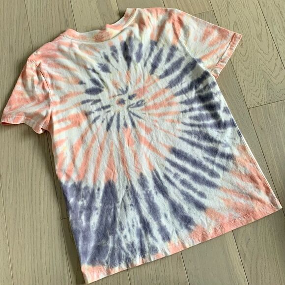 Volcom True to This Women’s Small Tie Dye Tee
Super cool, peach and gray tones! - Picture 2 of 9